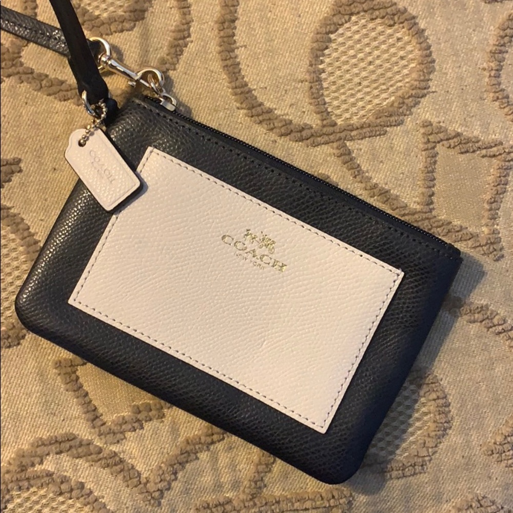 💥Coach navy blue wristlet 🙌🏼💥